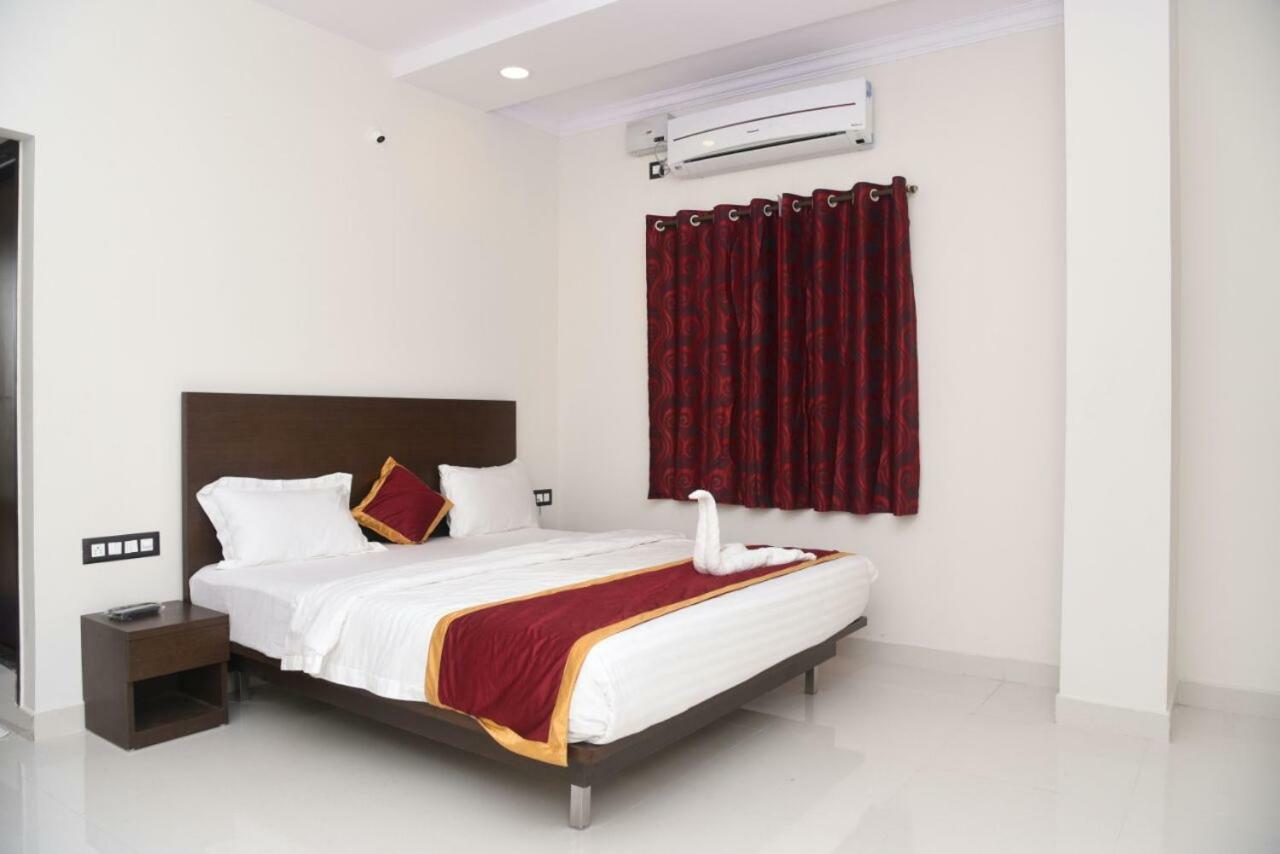 Hotel Grand Kubera Chikmagalūr Esterno foto