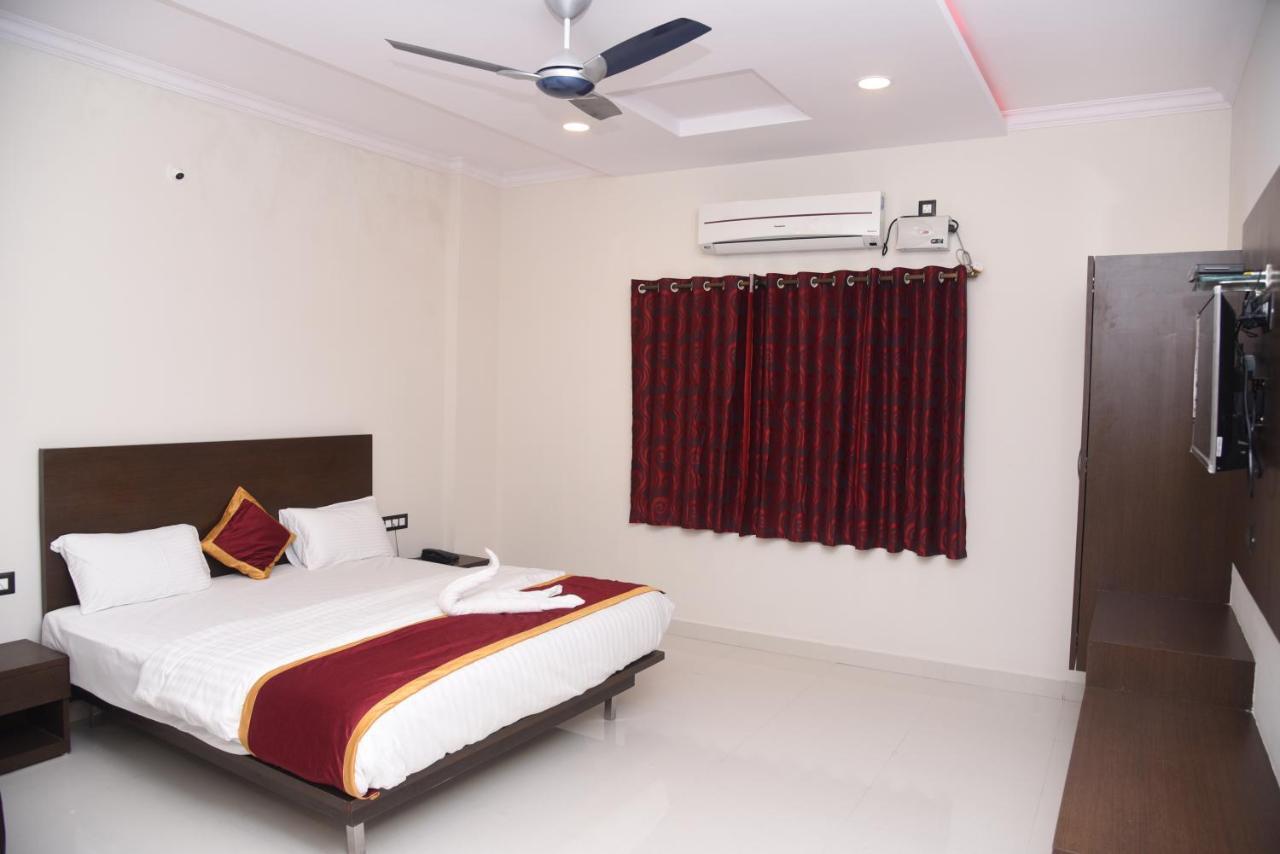 Hotel Grand Kubera Chikmagalūr Esterno foto
