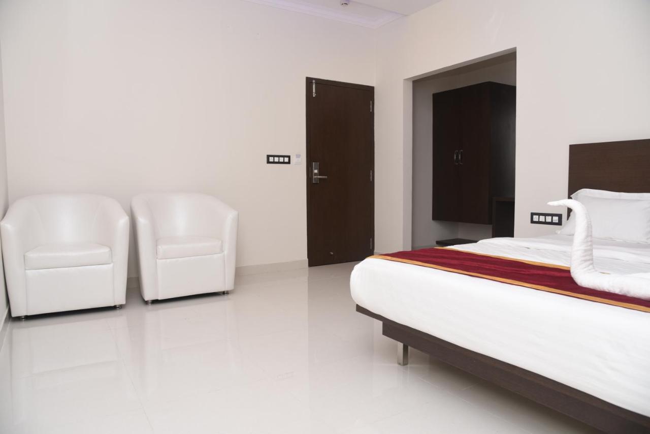 Hotel Grand Kubera Chikmagalūr Esterno foto